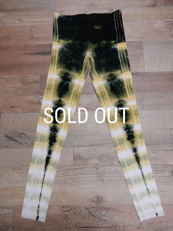 モスグリーンマスタード