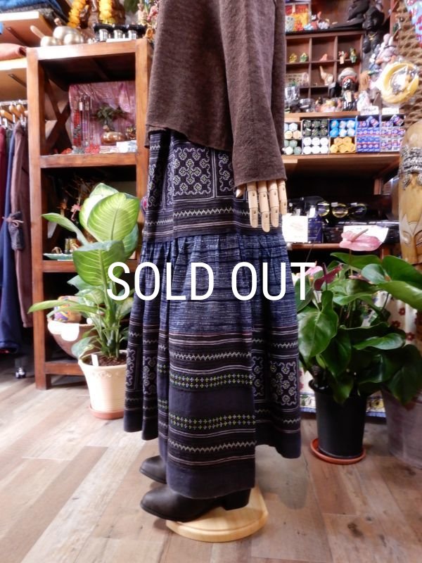 画像2: モン族刺繍 ロングスカート (2)