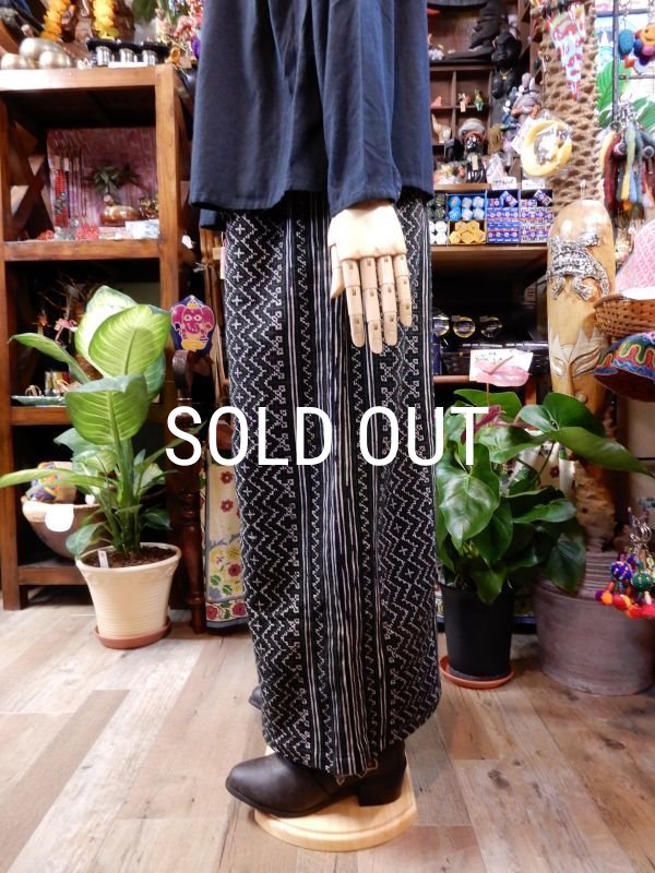 画像2: モン族刺繍 ワイドパンツ (2)