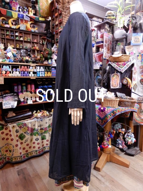 画像2: アシンメトリーボタン ロングワンピース (2)