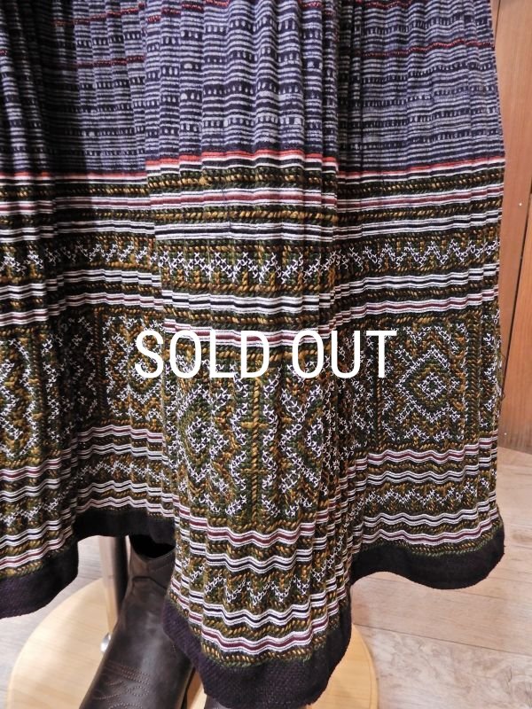 画像4: モン族刺繍 ロングスカート (4)